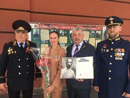 Дзержинский Владимир Михайлович (внучатый племянник Ф.Э.Дзержинского) - действительный член Президентского клуба «Доверия» открыл в Сочи выставку, посвященную советской разведке.